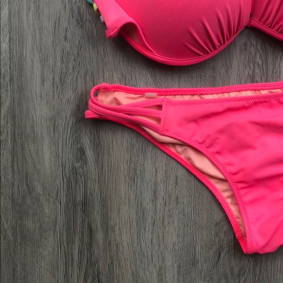 Pink bikini - Picture 2 of 7